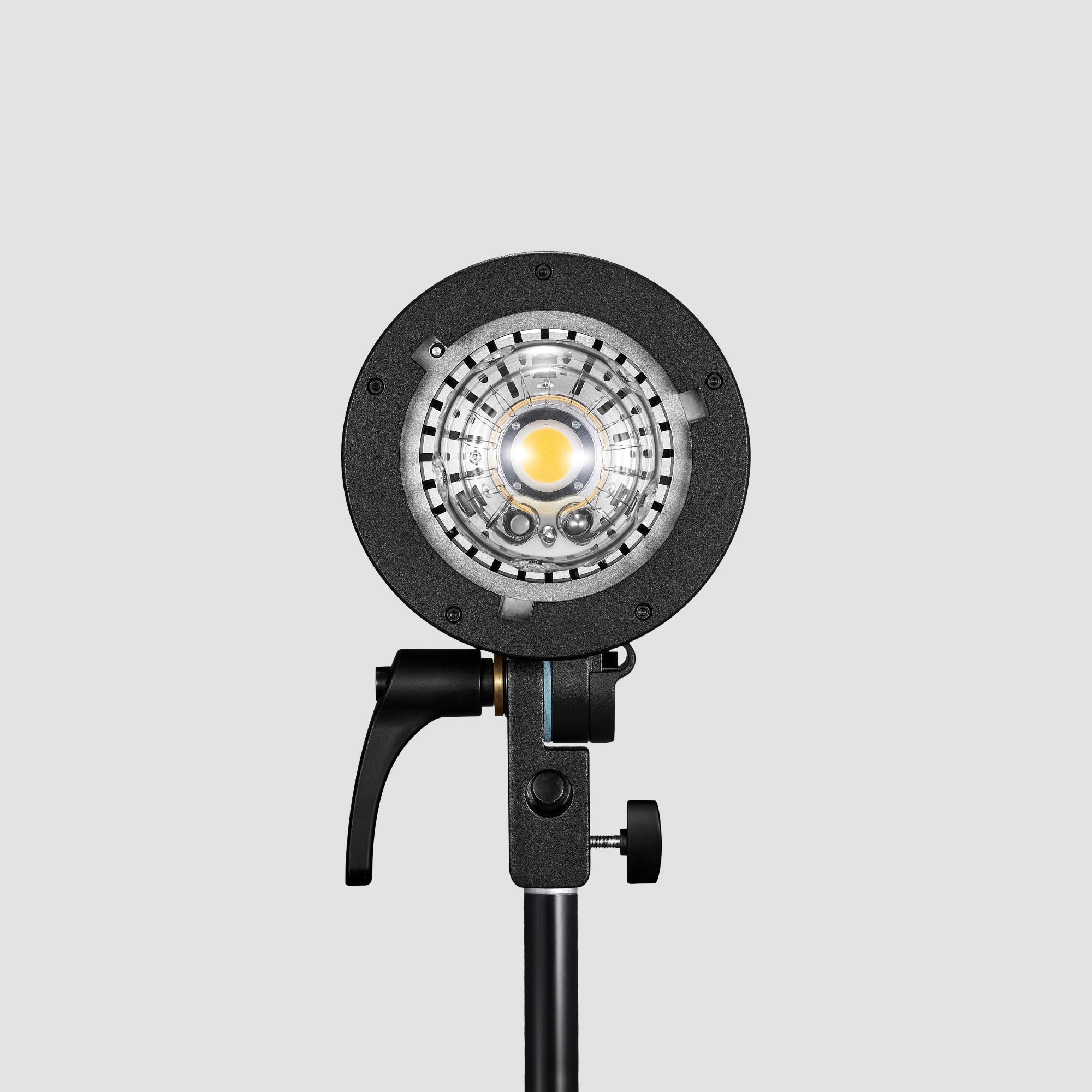 FLASH DE ESTUDIO GODOX QT600IIIM DE 600W CON LUZ LED DE MODELADO