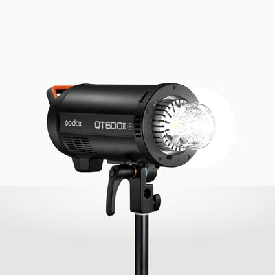 FLASH DE ESTUDIO GODOX QT600IIIM DE 600W CON LUZ LED DE MODELADO