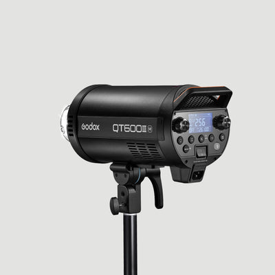 FLASH DE ESTUDIO GODOX QT600IIIM DE 600W CON LUZ LED DE MODELADO